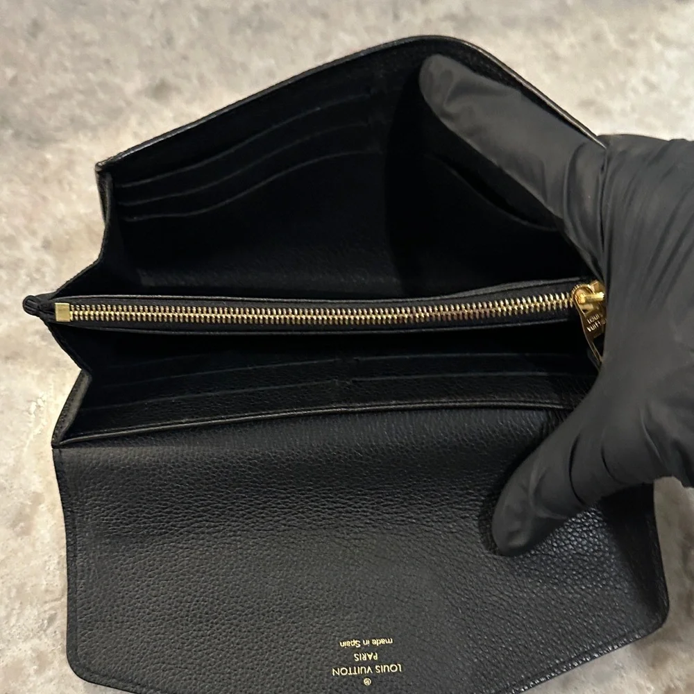 NWOT Authenticated Louis Vuitton Black and Cream Monogram Sarah Wallet - Picture 6 of 9